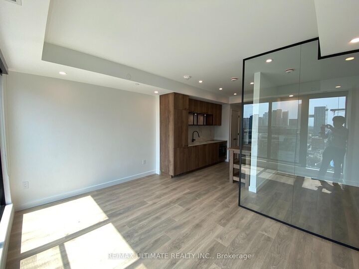 Property Photo:  505 Richmond Street W 1220  ON M5V 0P4 