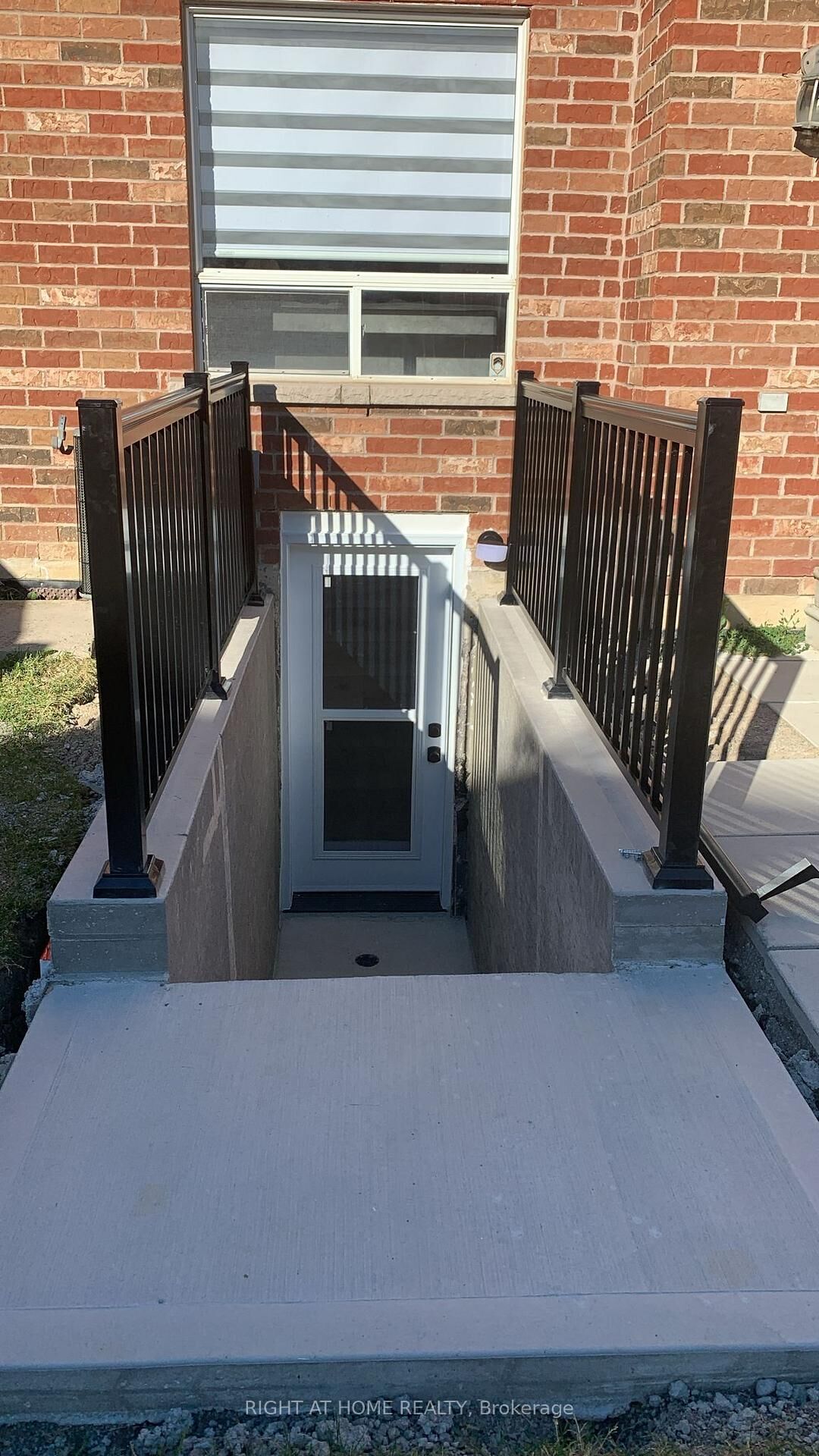 Property Photo:  75 Maffey Crescent Bsmet  ON L4S 0A8 