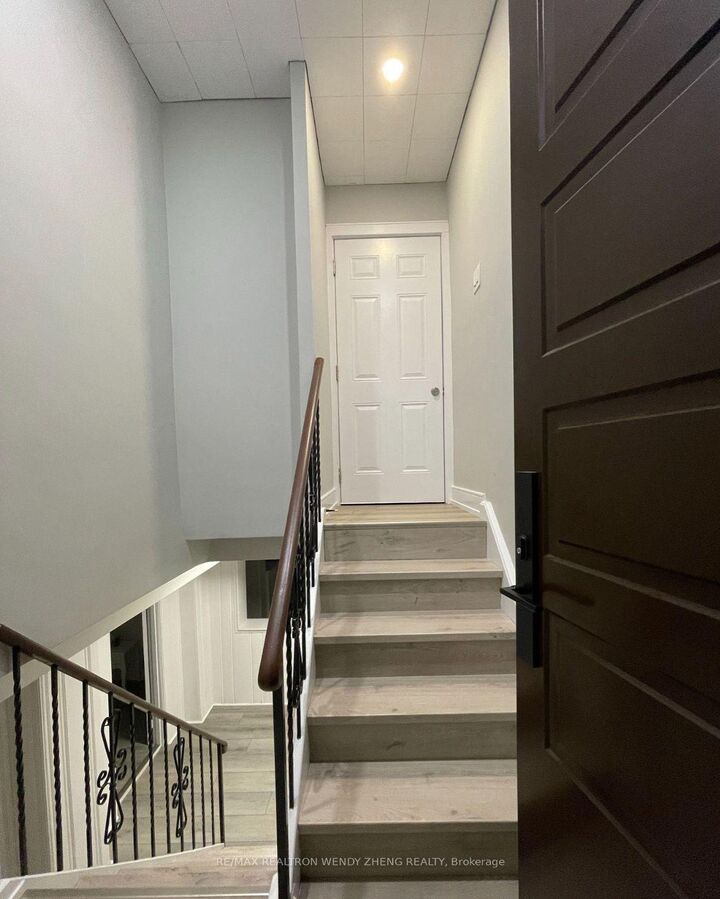 Property Photo:  284 Wilmington Avenue Lower  ON M3H 5K7 