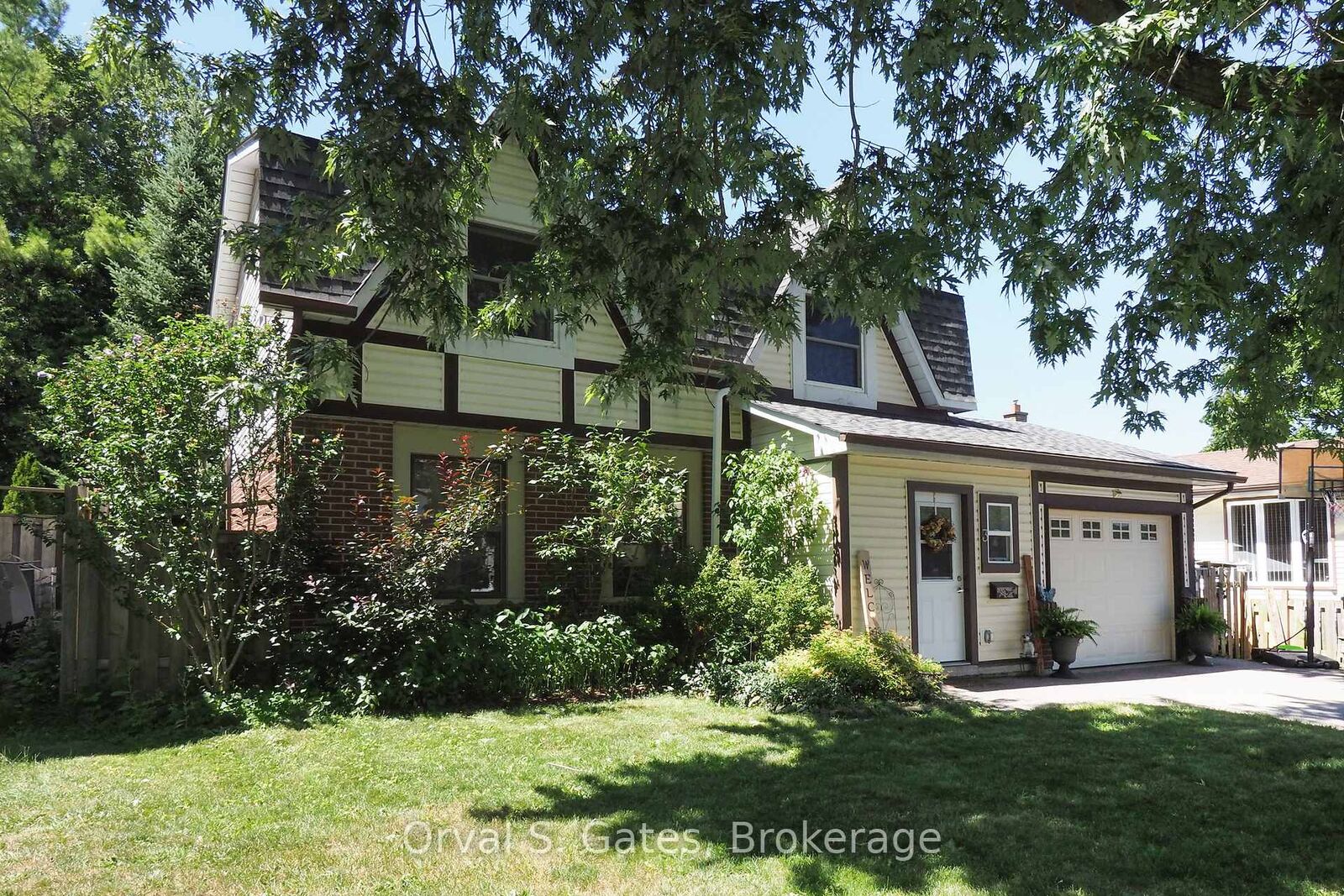 Property Photo: 3 Queensdale Crescent ON N1H 6W4