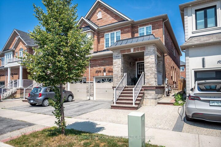 1079 Job Crescent — photo 1