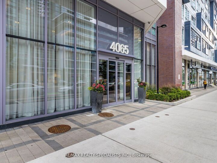 Property Photo: 4065 Confederation Parkway 1511 ON L5B 0L4