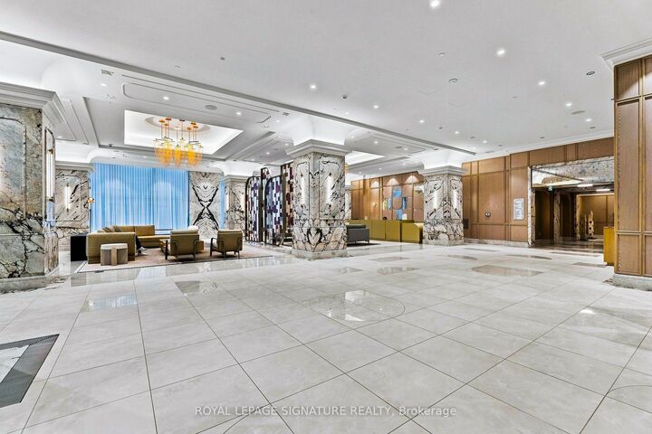 Property Photo: 10 Inn On The Park Drive 2709 ON M3C 0P9