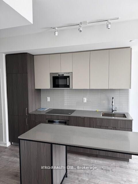 Property Photo: 220 Missinnihe Way 617 ON L5H 1G5