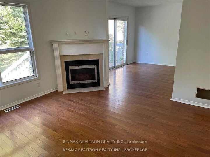 Property Photo:  158 Taylor Drive  ON L4N 8L1 