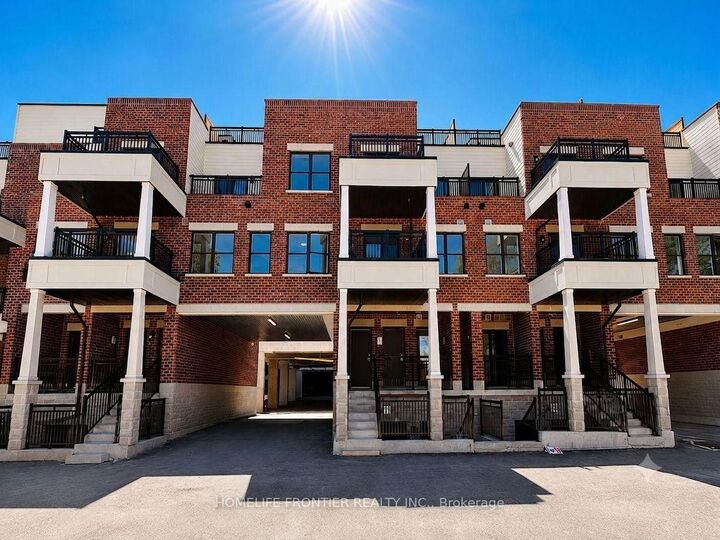Property Photo: 15100 Yonge Street 11B ON L4G 4C8