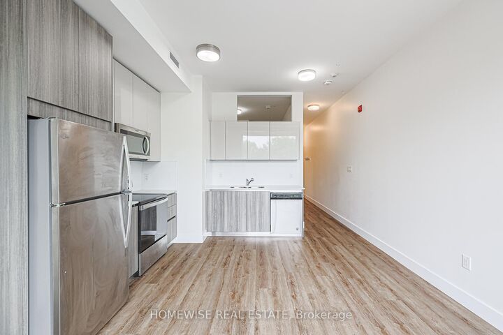 Property Photo:  3020 Dundas Street W 204  ON M6P 1Z3 