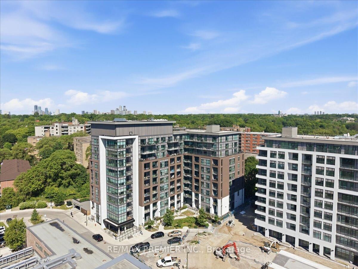 Property Photo: 25 Neighbourhood Lane 515 ON M8Y 0C4