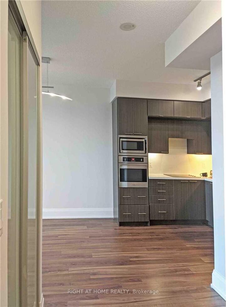 Property Photo:  120 Harrison Garden Boulevard 1907  ON M2N 0H1 