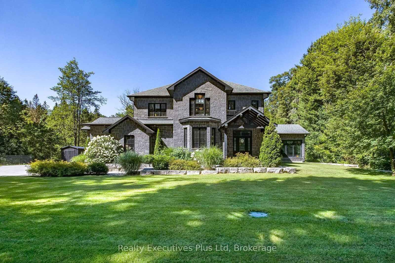 Property Photo: 27 Kingfisher Crescent ON L0L 2J0