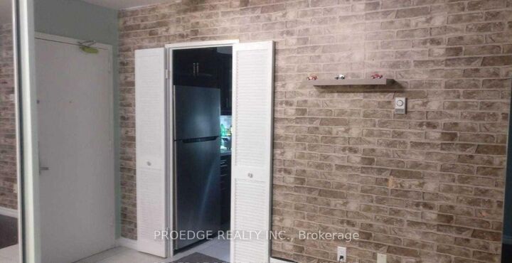 Property Photo:  5 Massey Square 102  ON M4C 5L6 