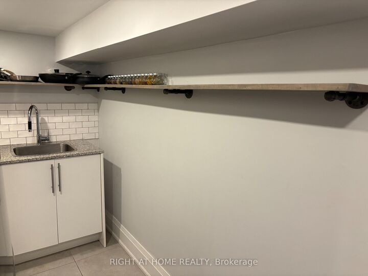 Property Photo:  39 Amherst Avenue Lower  ON M6E 1Z2 