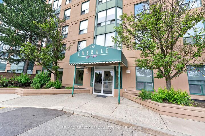 Property Photo:  135 Hillcrest Avenue 2009  ON L5B 4B1 