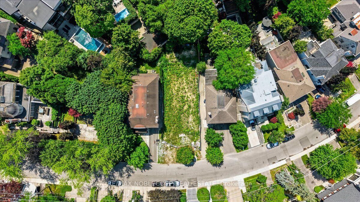 Property Photo:  180 Dunvegan Road  ON M5P 2P2 