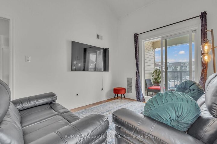 Property Photo:  51 Petra Way 3  ON L1R 0A8 