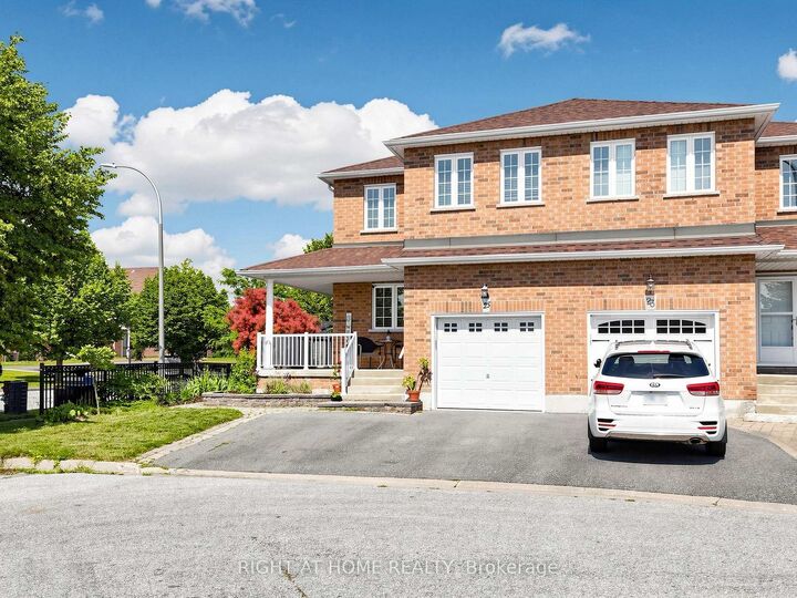 Property Photo:  25 Teagarden Court  ON L1R 3G1 