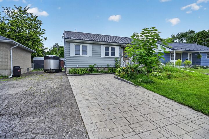 Property Photo:  40 Aldershot Avenue  ON K6V 2P8 