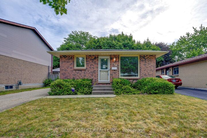 Property Photo:  132 Ardsley Crescent  ON N6G 3W7 