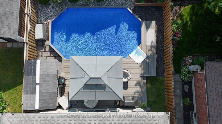 Property Photo: 507 Hummingbird Crescent ON N4T 1V9