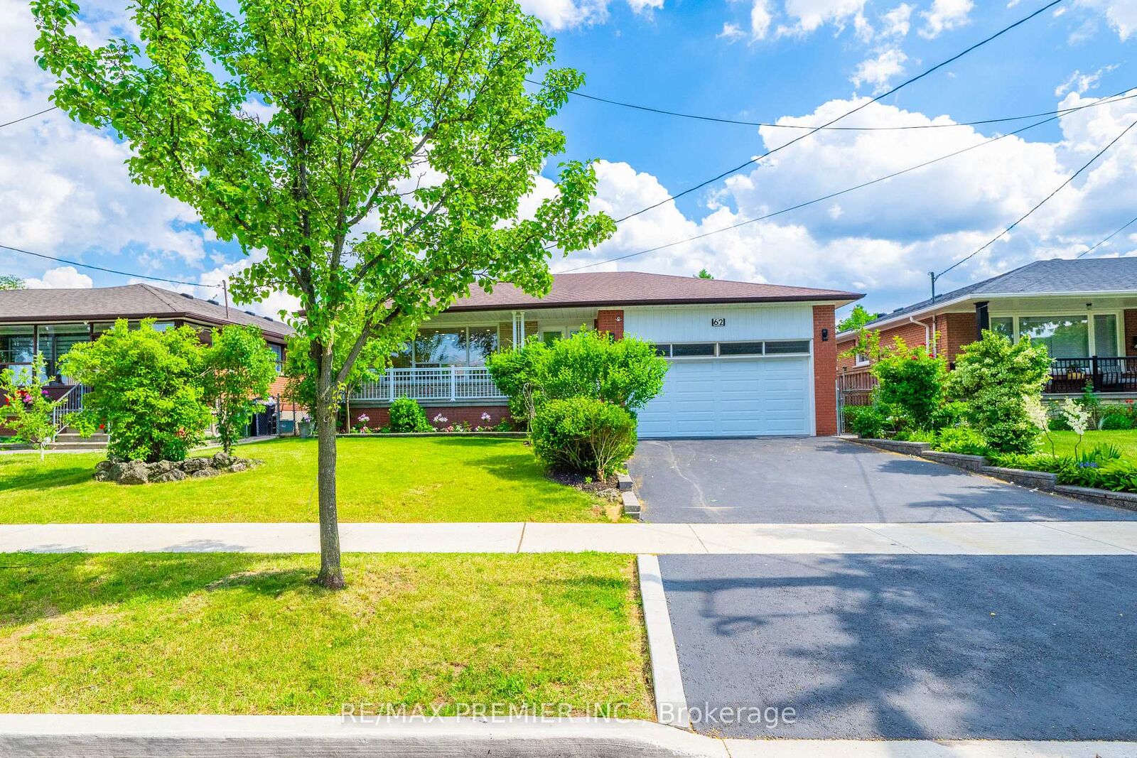 Property Photo: 62 Keegan Crescent ON M3J 1G2