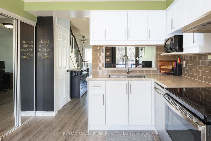 Property Photo: 23 Hedge End Road 91 ON M1B 5Z4
