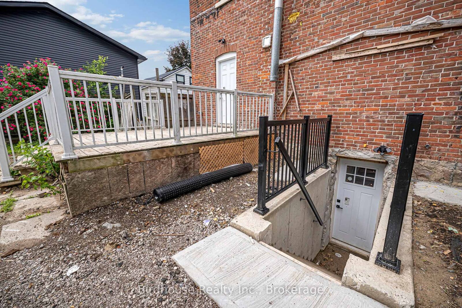 Property Photo: 108 Lindsay Street S Unit#B ON K9V 2M6