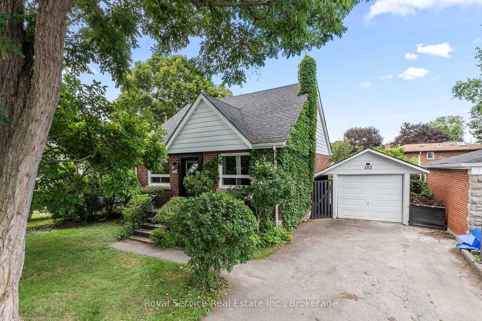 Property Photo: 152 Harmony Road S ON L1H 6T5