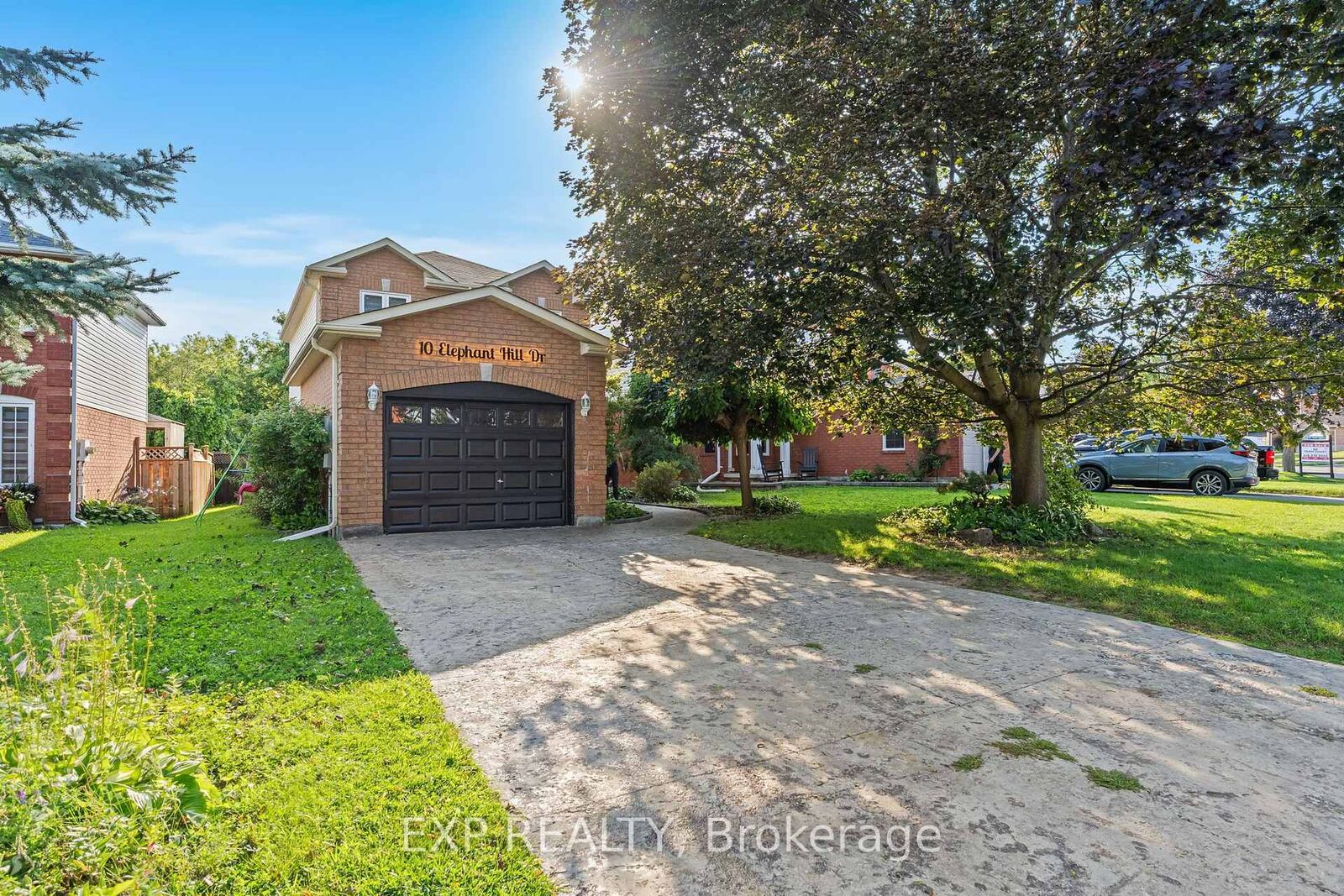 Photo de la propriété:  10 Elephant Hill Drive  ON L1C 4M5 