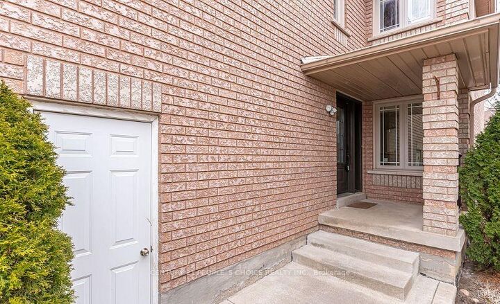Property Photo:  3744 Althorpe Circle  ON L5N 7G4 
