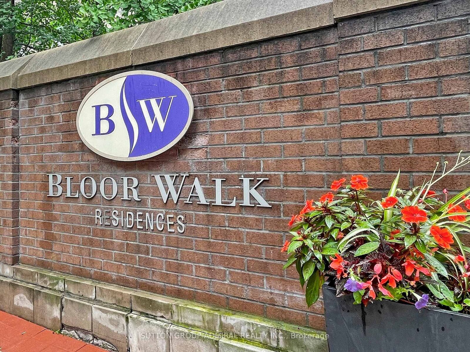 Property Photo: 100 Hayden Street 812 ON M4Y 3C7