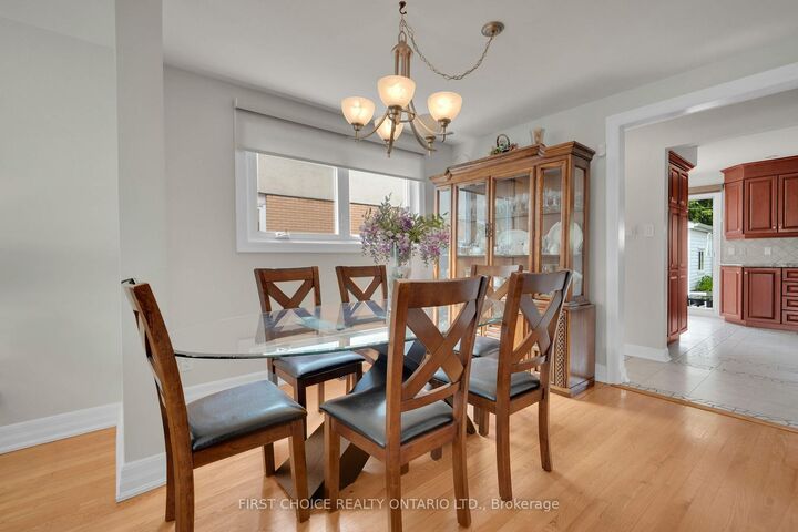 Property Photo: 1442 Claymor Avenue ON K2C 1S6