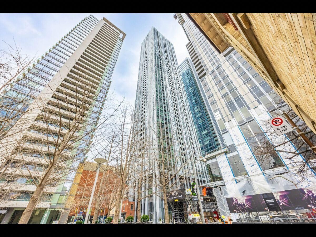 Photo de la propriété: 1 Yorkville Avenue 3203 ON M4W 0B1
