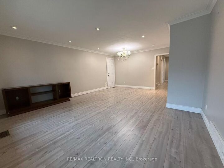 Property Photo:  47 Beaverton Road S  ON L4C 2H5 
