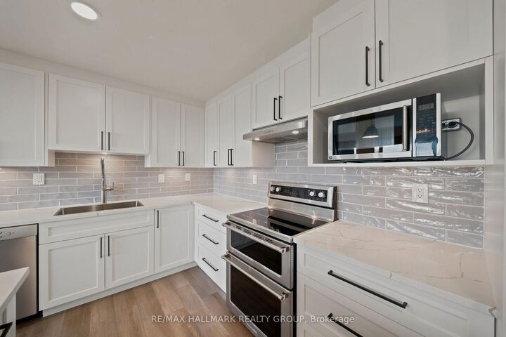 Property Photo:  20 Chesterton Drive 714  ON K2E 6Z7 