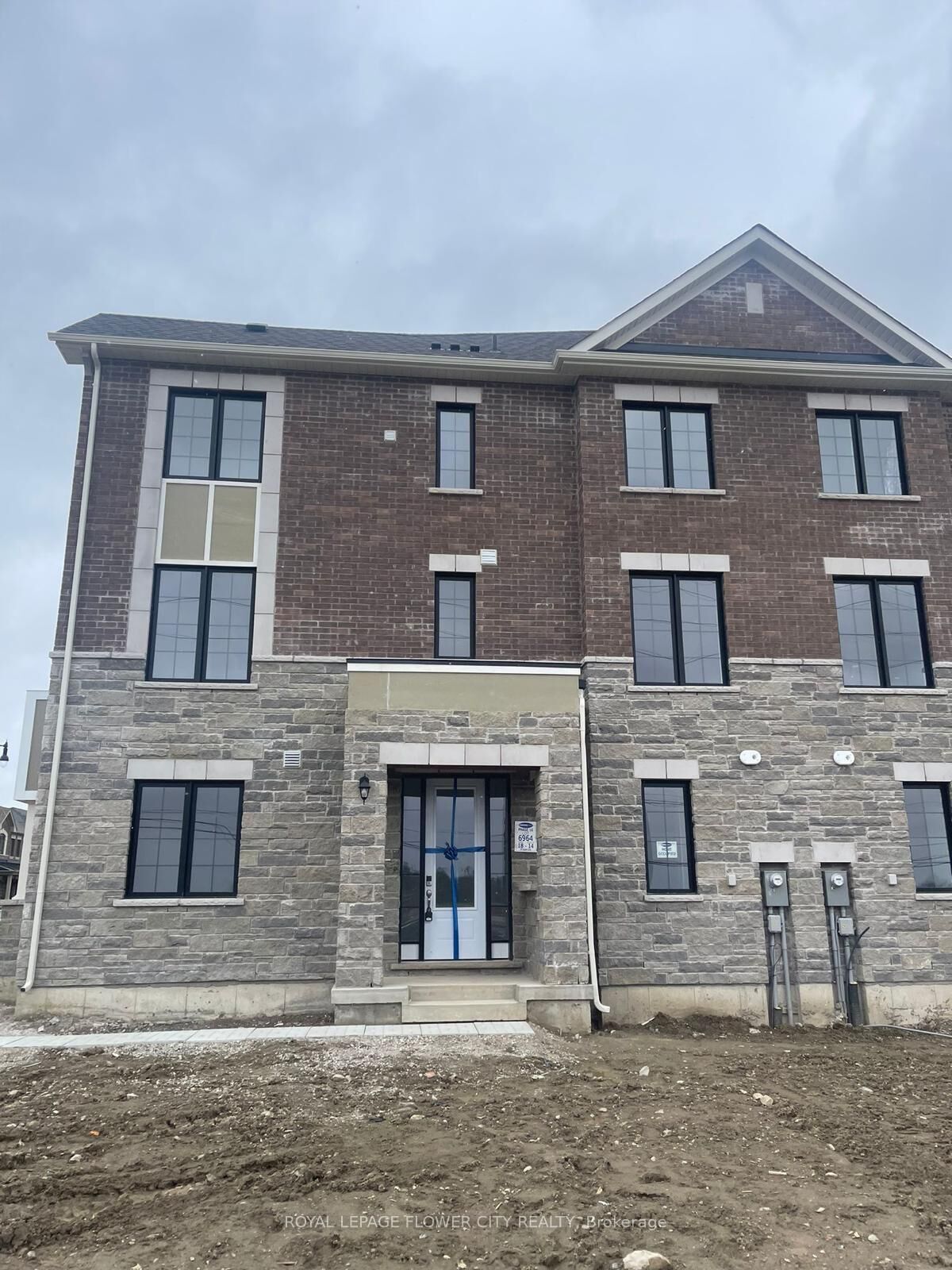 Property Photo:  93 Keppel Circle  ON L7A 5K9 
