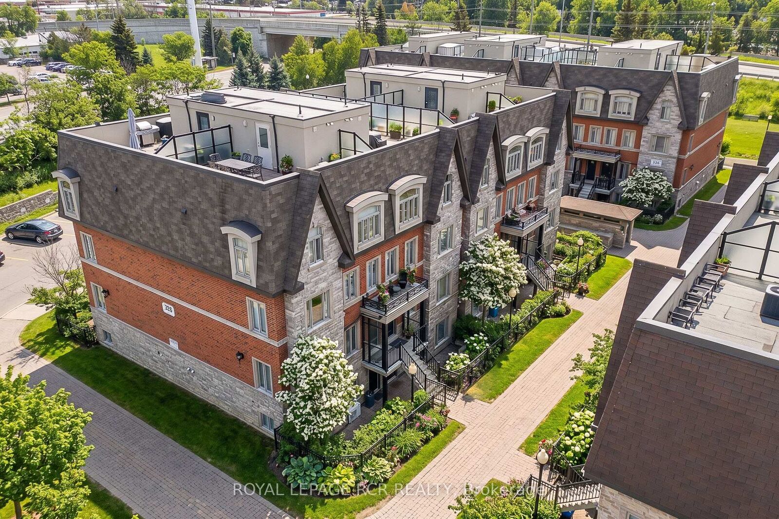 Property Photo: 326 John Street 138 ON L3T 0B1