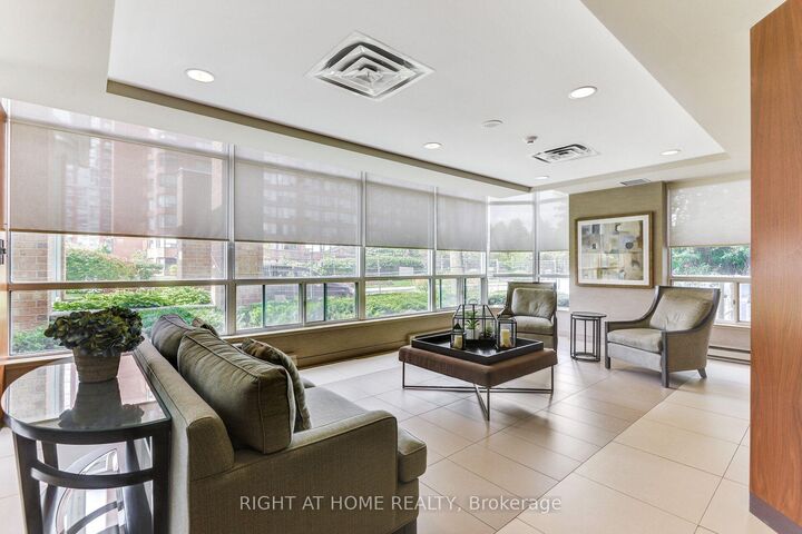 Property Photo: 1276 Maple Crossing Boulevard 1711 ON L7S 2J9