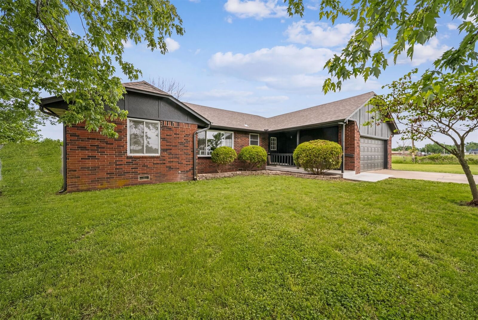 Property Photo:  11412 N 193rd East Avenue E  OK 74055 