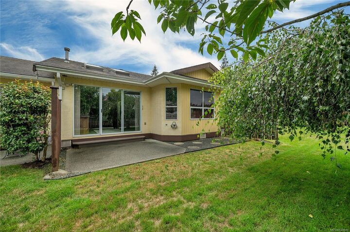 Property Photo: 605 Rockland Rd #9 BC V9W 7X1