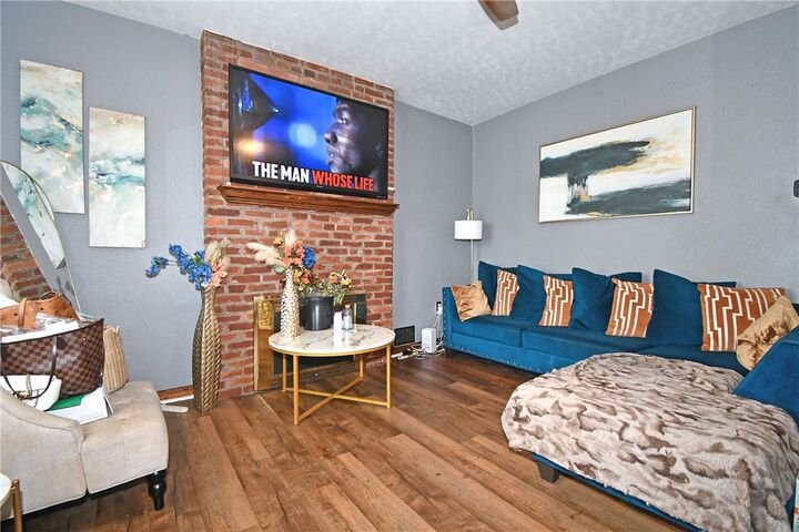 Property Photo:  306 Moore Ave  PA 15210 
