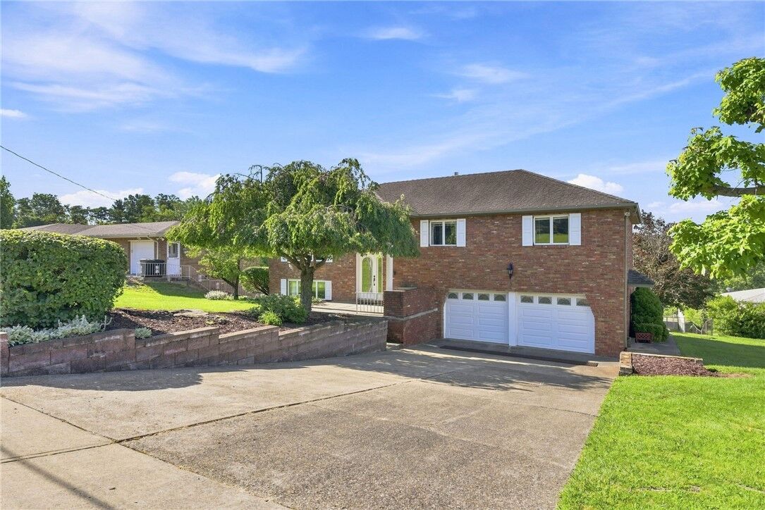 Property Photo: 380 Helen Ave PA 15062