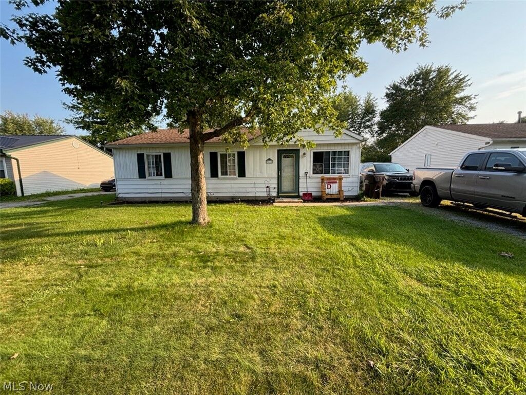 Property Photo: 9888 Short Drive OH 44288