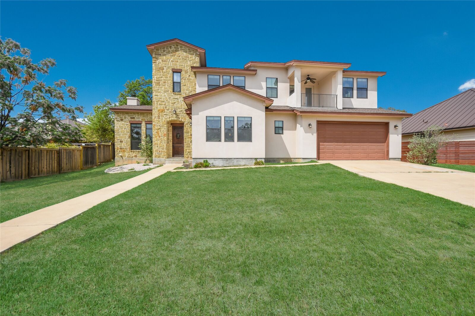 Property Photo:  18400 Lakepoint Cove  TX 78645 