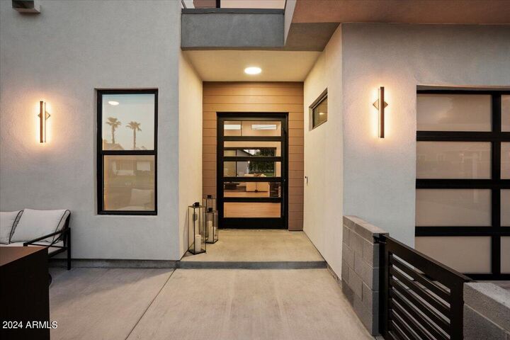 Property Photo:  744 E Myrtle Avenue  AZ 85020 