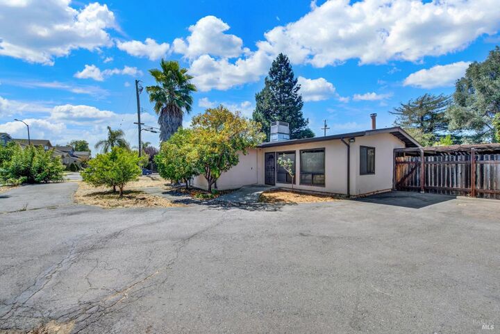 Property Photo: 1290 Sweetbriar Drive CA 94558