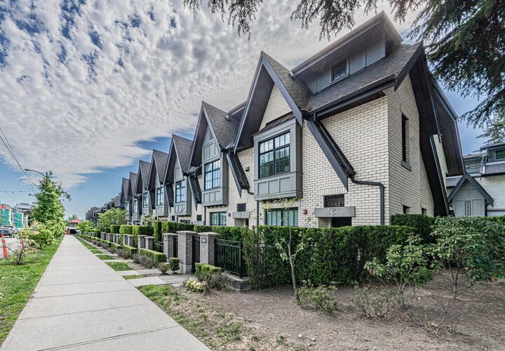 7903 Oak Street — photo 1
