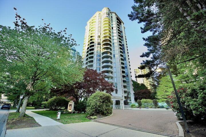 Property Photo: 6188 Patterson Avenue 105 BC V5H 2N1