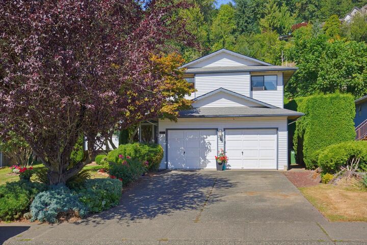 Property Photo: 2358 Cameron Crescent BC V2S 5W4