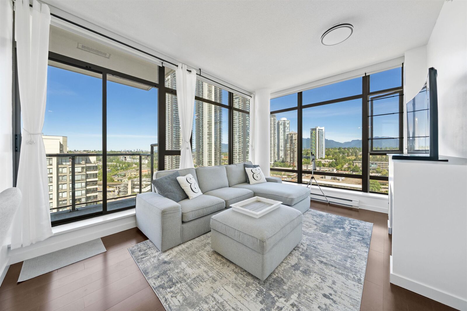 Property Photo: 4250 Dawson Street 1801 BC V5C 4B1