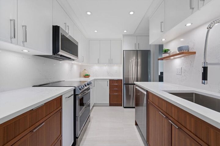 4101 Yew Street 305 — photo 1